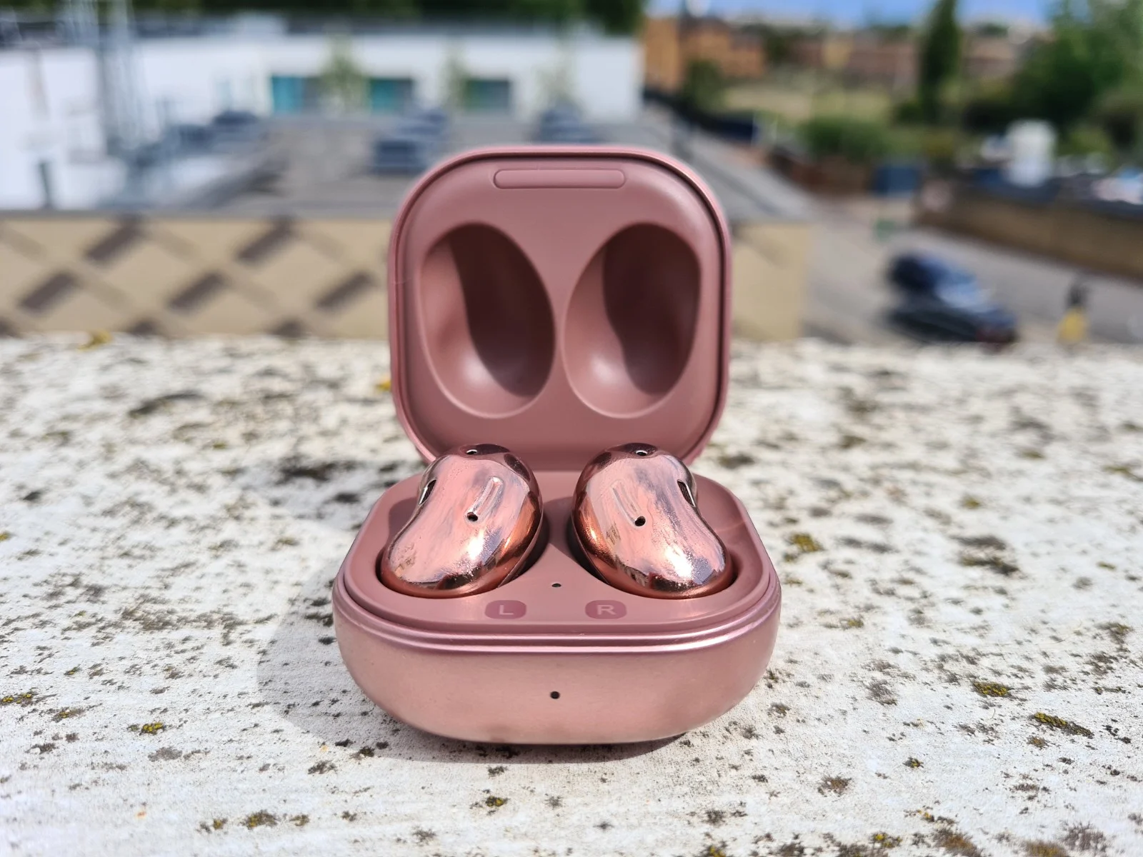 How to Clean Galaxy Buds Live