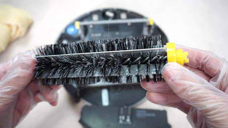 how to clean Roomba brushes