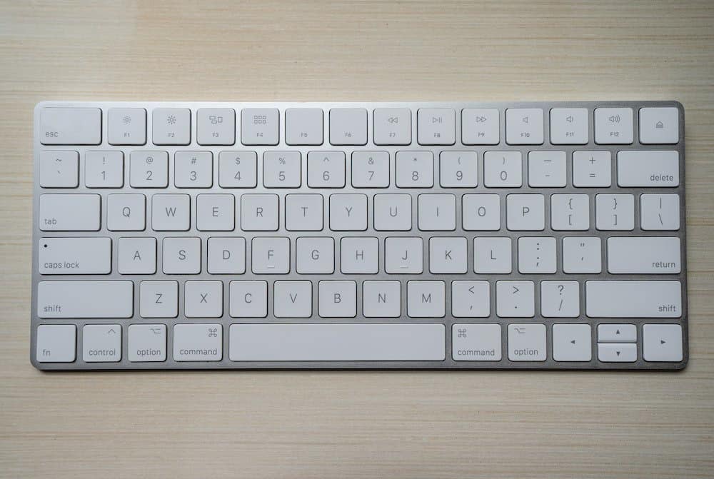 how to clean a keyboard
